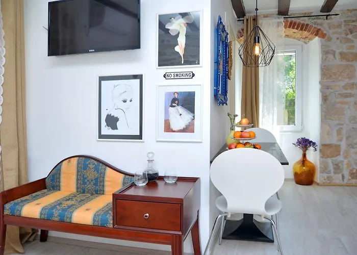 Apartament Rustica & Moderna *