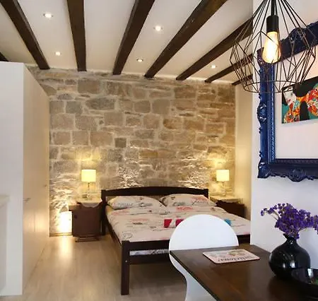 Studio Rustica & Moderna Apartment Split